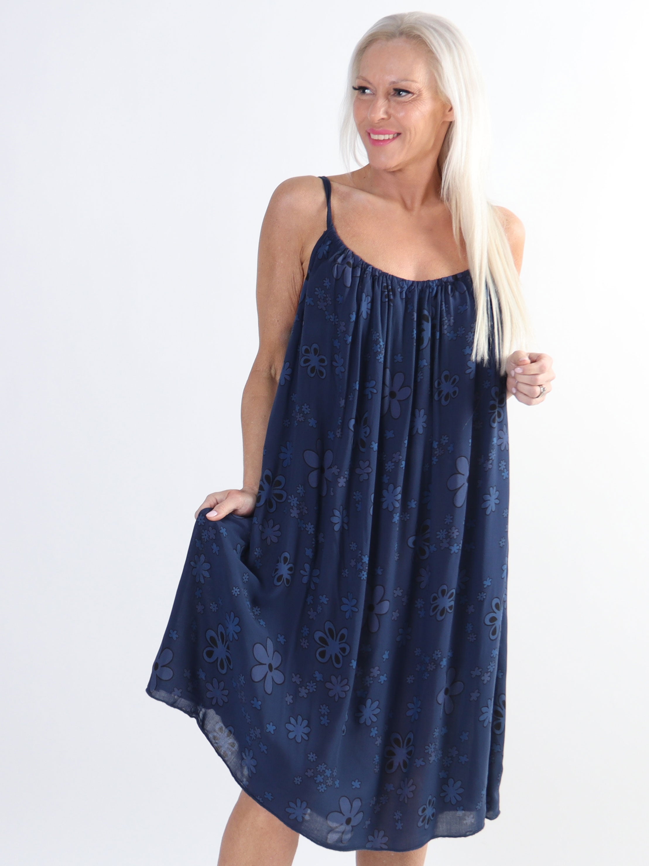 Sunshines Flower - Lätt viskosklänning med blommönster i stora storlekar